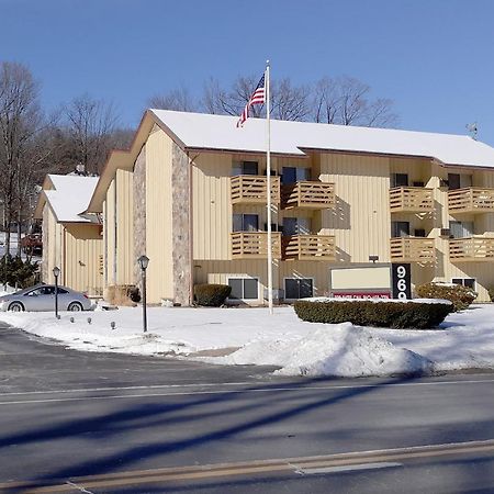 Iron Horse Inn Simsbury Екстериор снимка