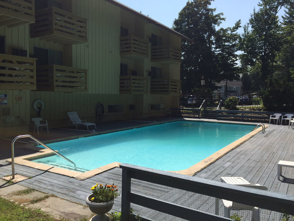 Iron Horse Inn Simsbury Екстериор снимка
