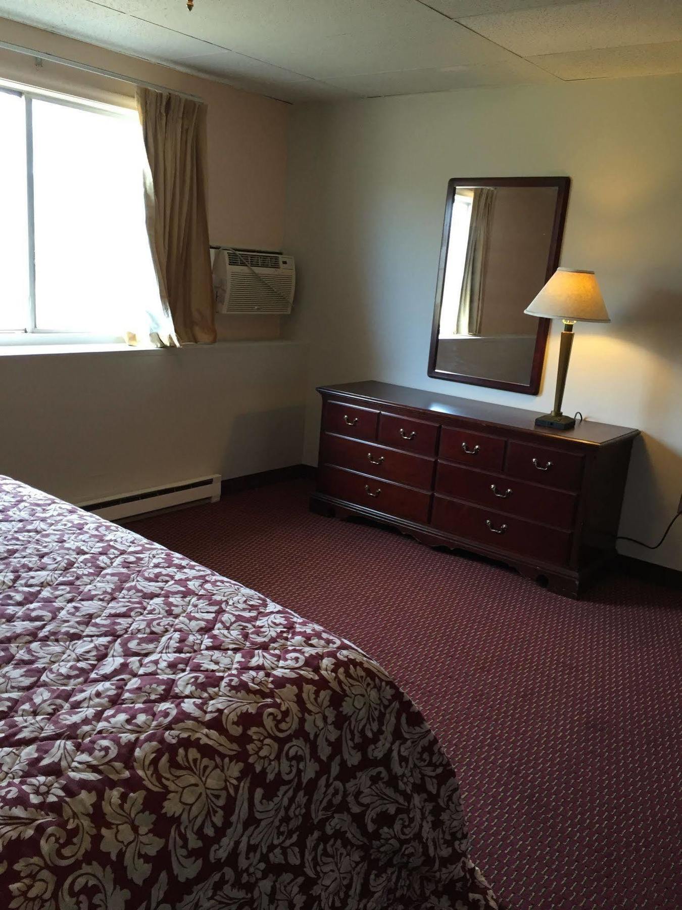 Iron Horse Inn Simsbury Екстериор снимка