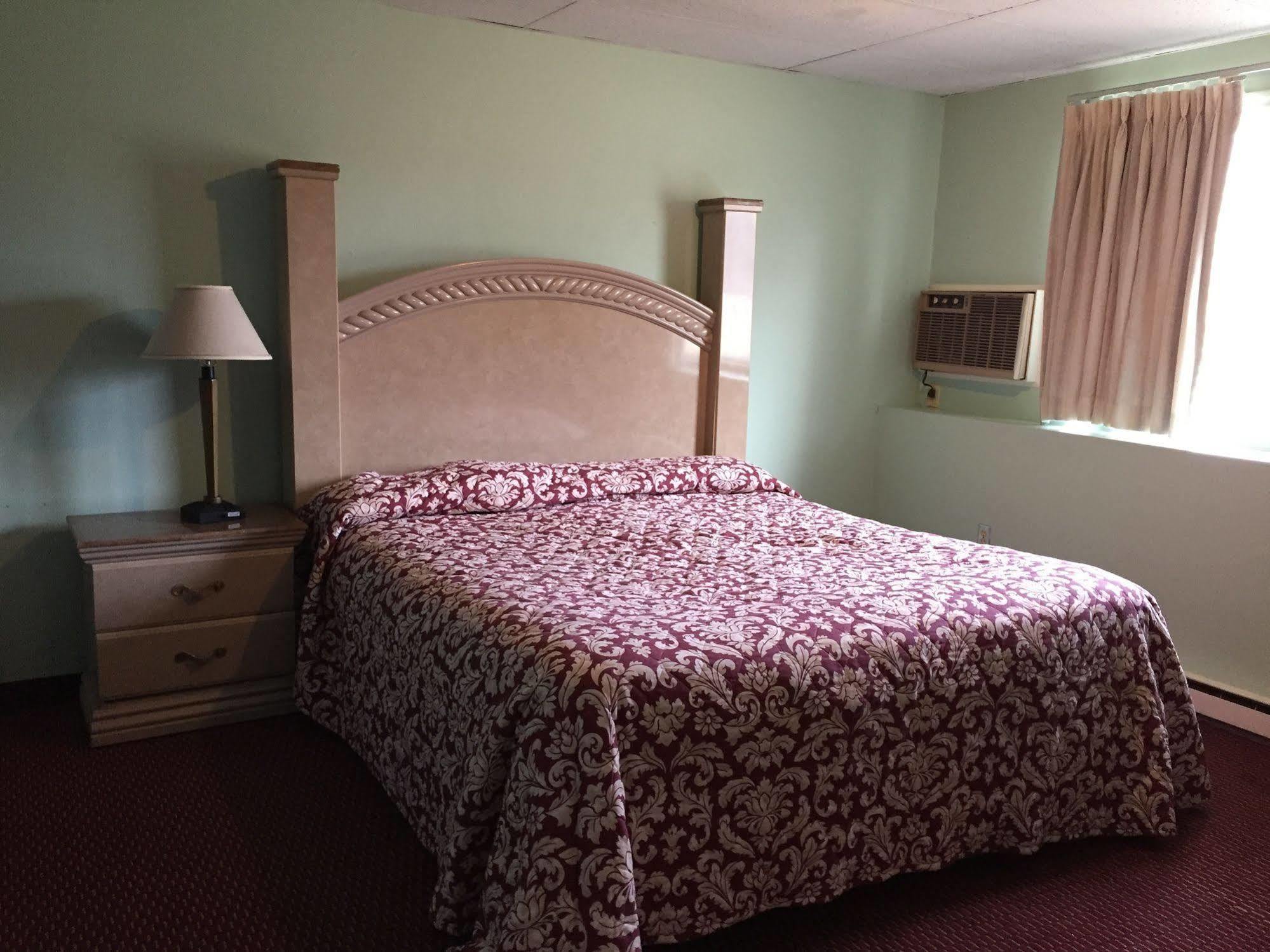 Iron Horse Inn Simsbury Екстериор снимка