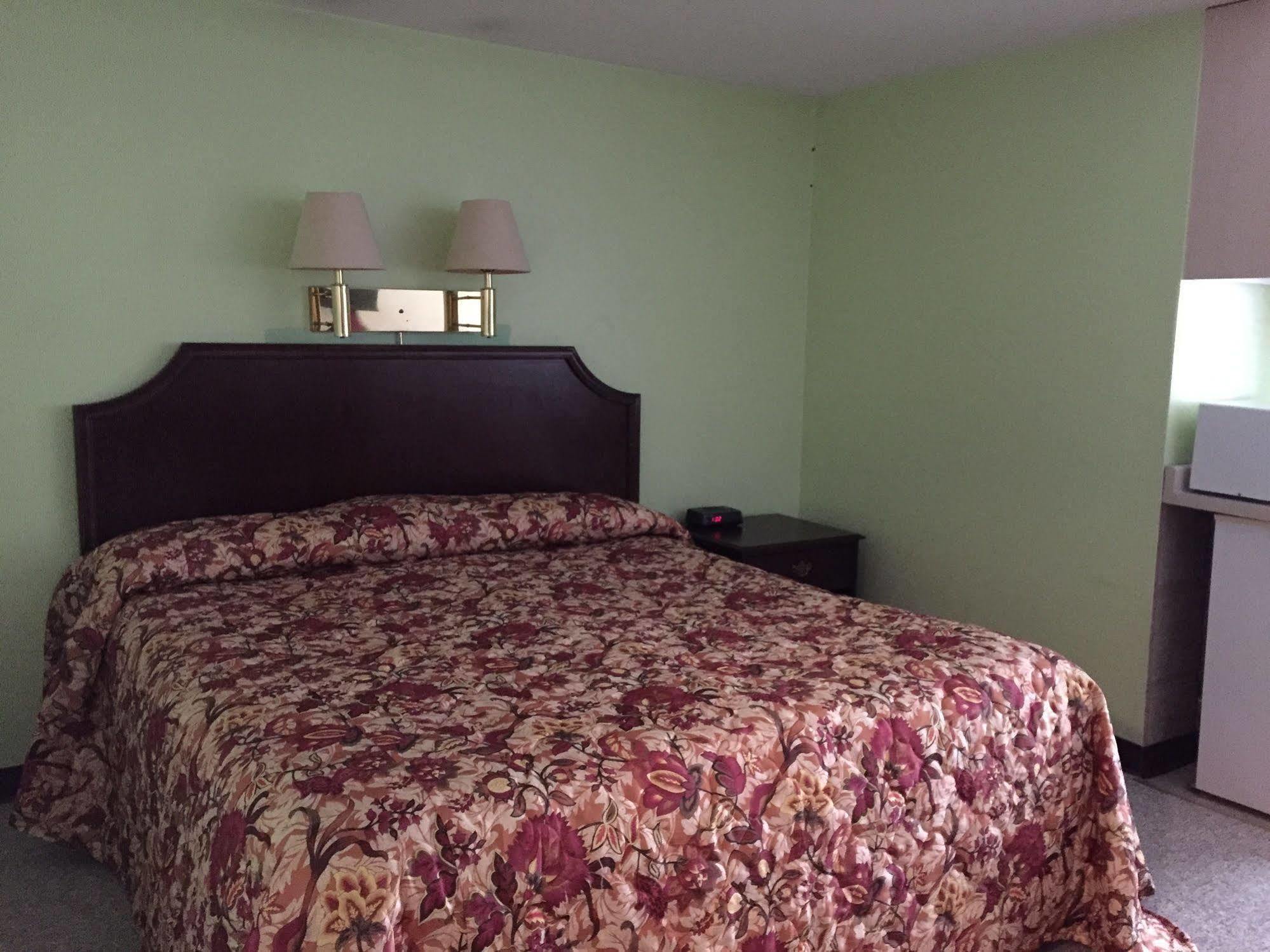 Iron Horse Inn Simsbury Екстериор снимка