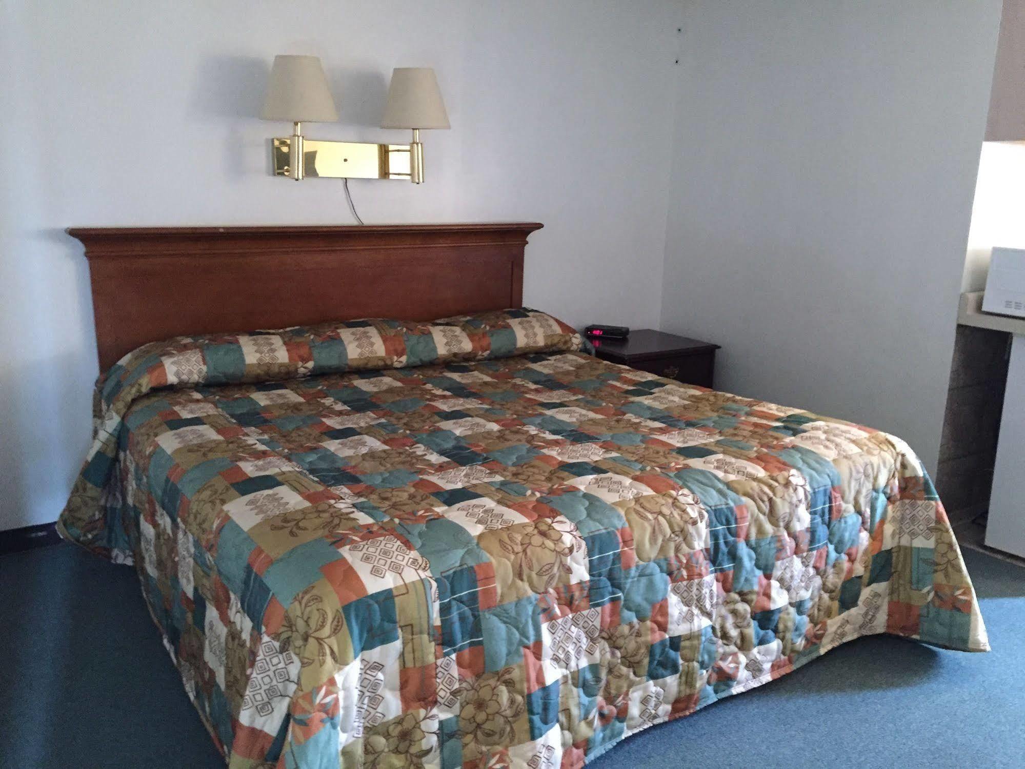 Iron Horse Inn Simsbury Екстериор снимка