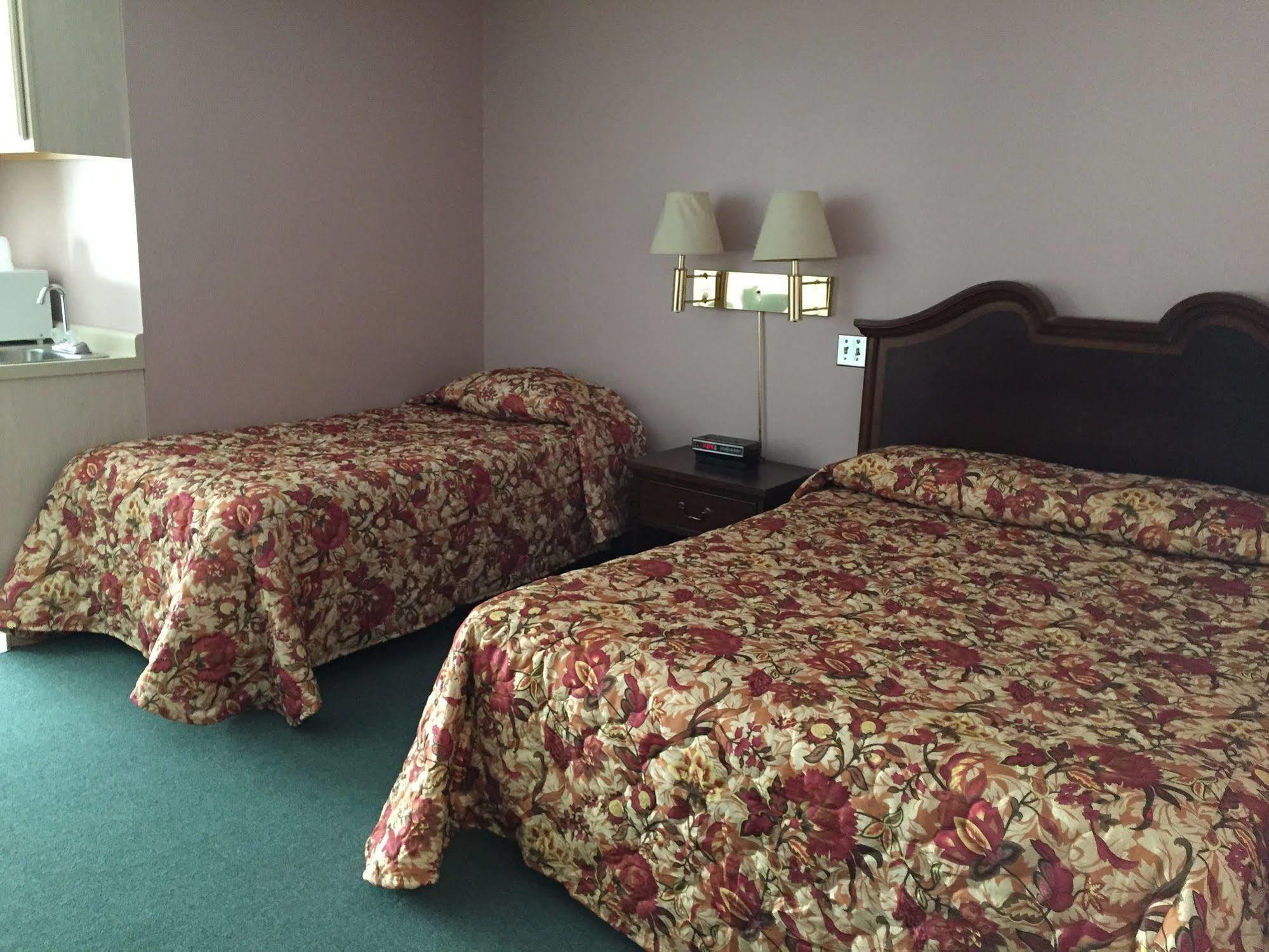 Iron Horse Inn Simsbury Екстериор снимка