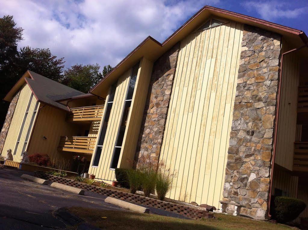 Iron Horse Inn Simsbury Екстериор снимка