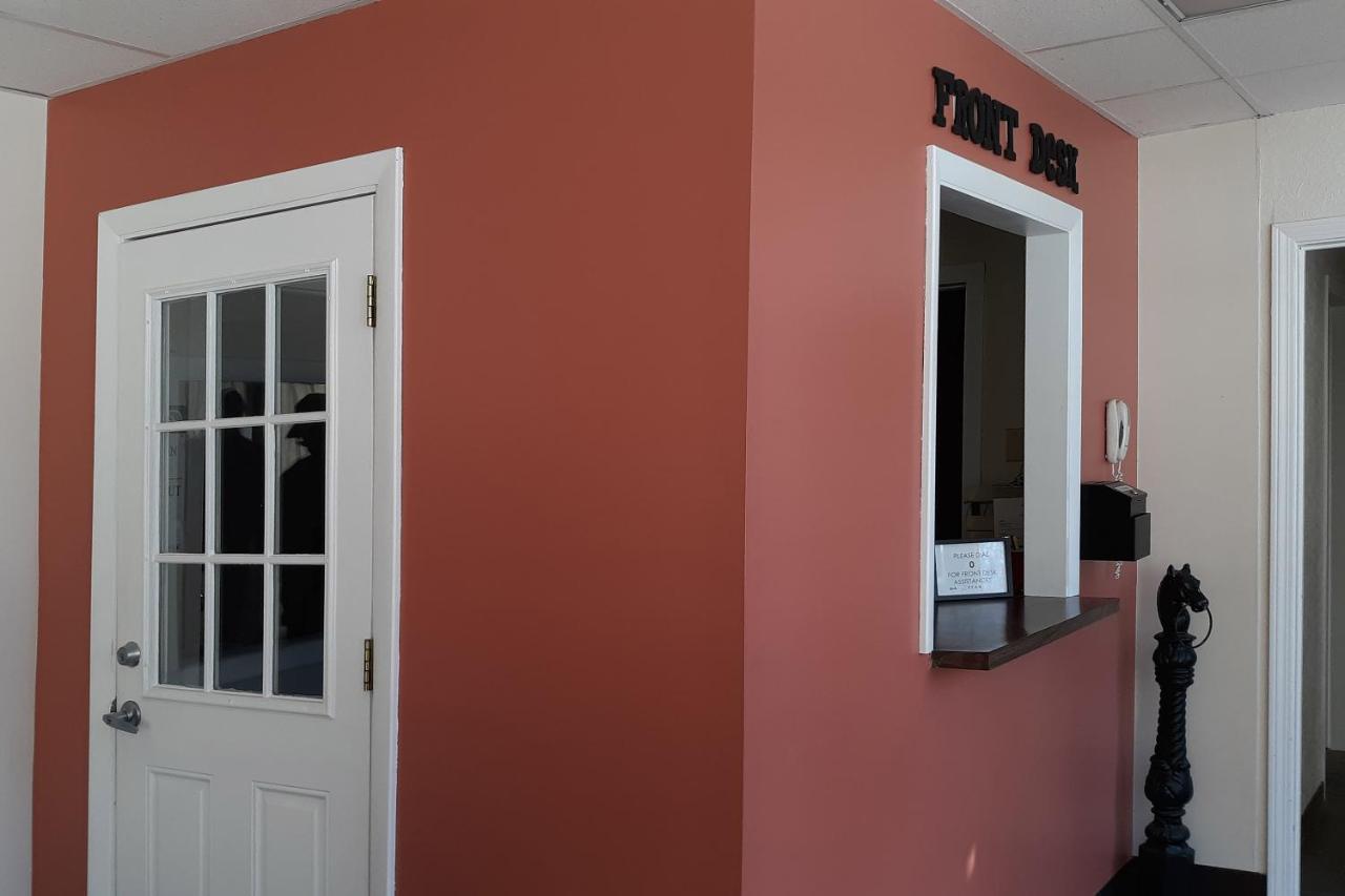Iron Horse Inn Simsbury Екстериор снимка