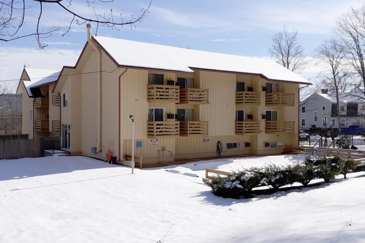 Iron Horse Inn Simsbury Екстериор снимка