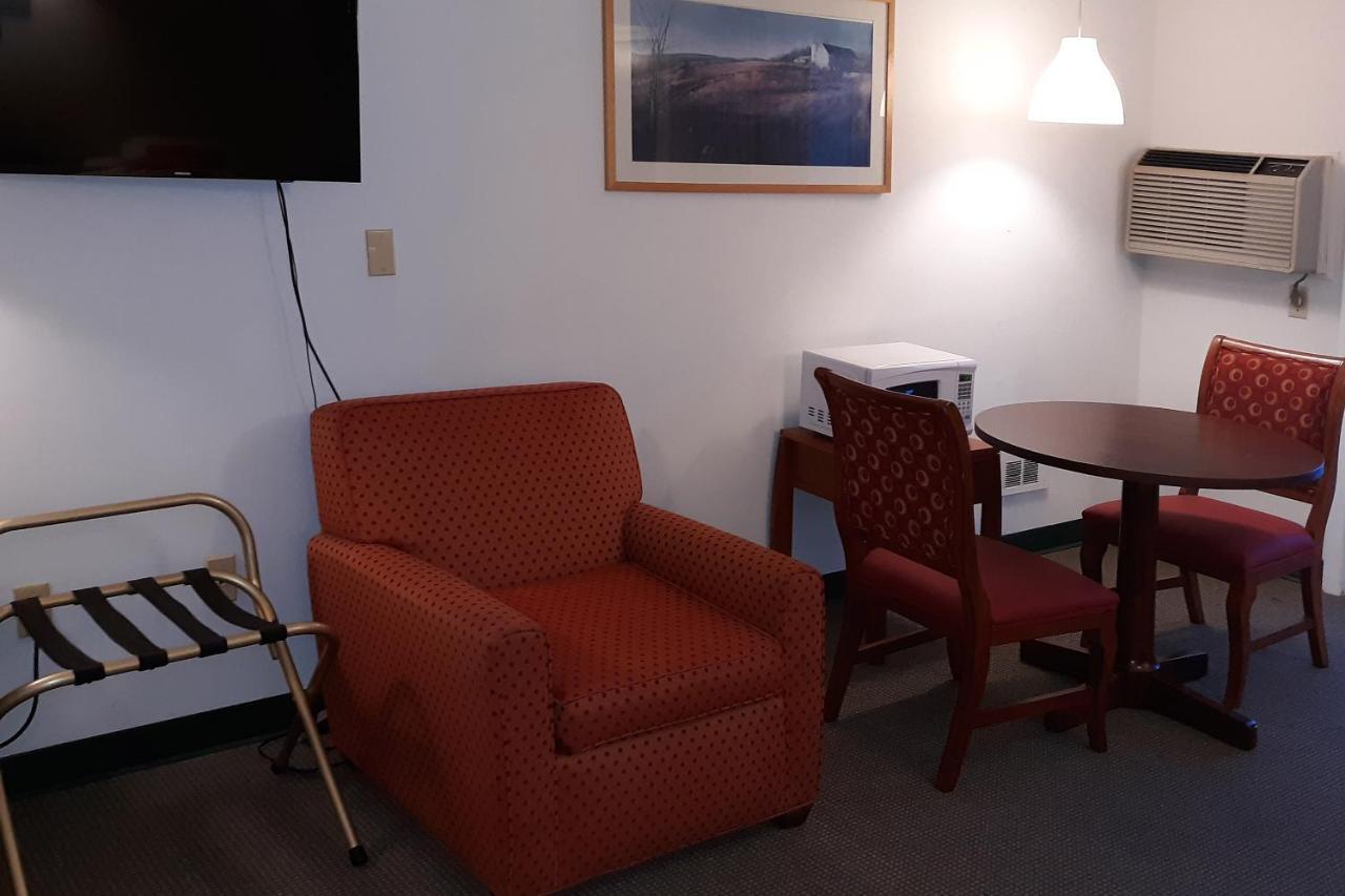 Iron Horse Inn Simsbury Екстериор снимка